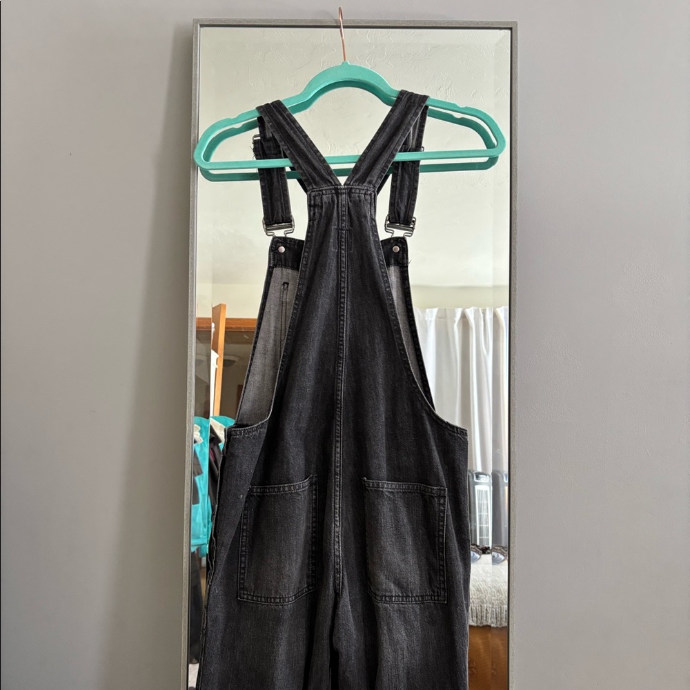 Gap black women’s overalls